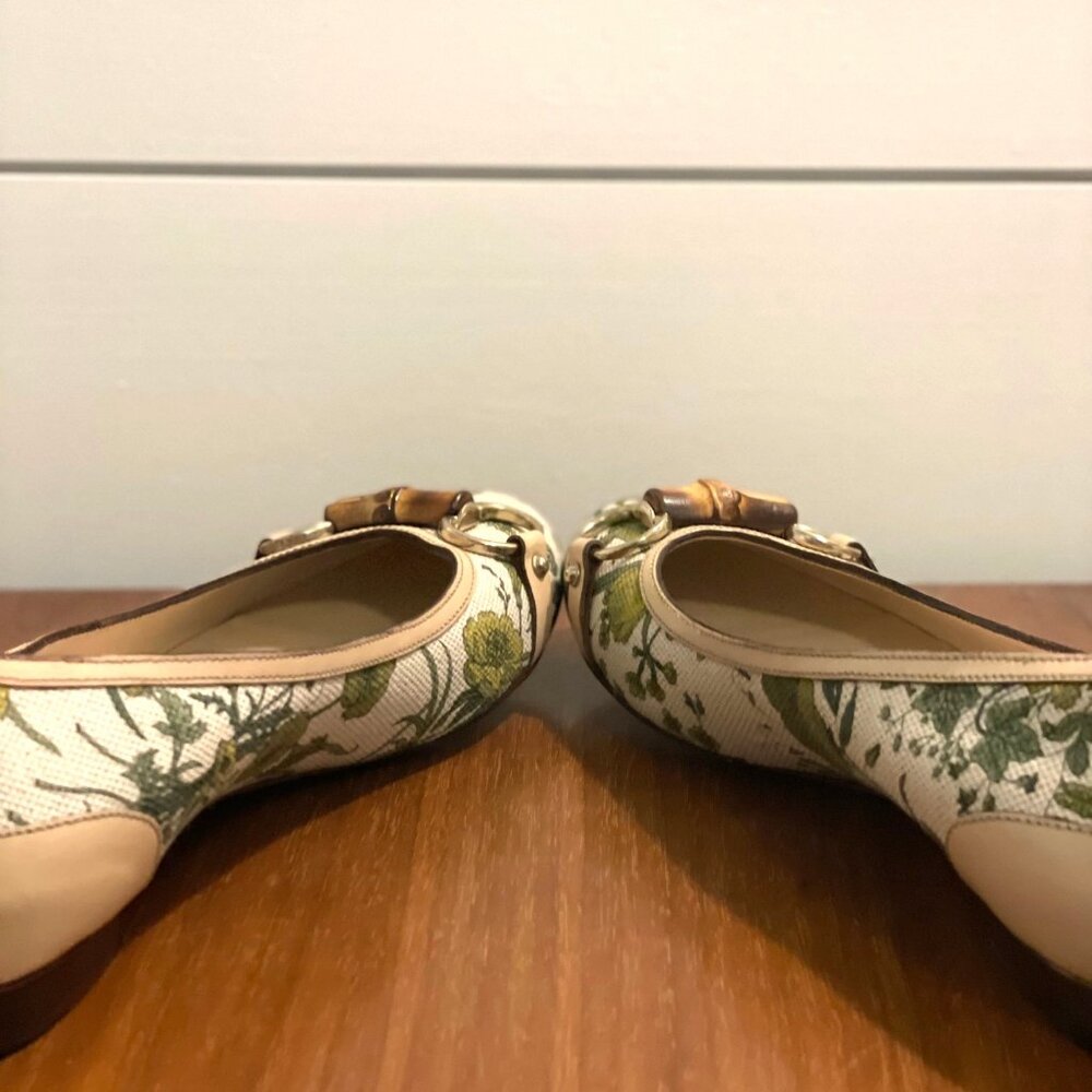 Gucci Flora Print Flats with Bamboo Horsebit Detail - 9B - Picture 4 of 7